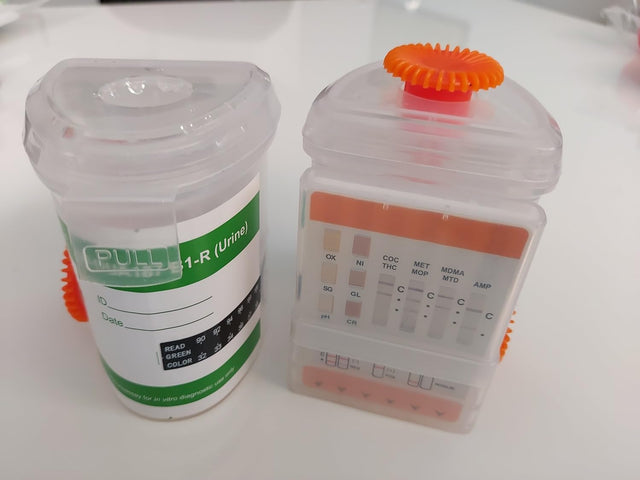 gef+medica | Test Antidroga Urinario Professionale 7 o 8 Droghe – Cup Sigillata con Adulteration – Risultato in 2 Min – 1 pezzo o Cartone da 25
